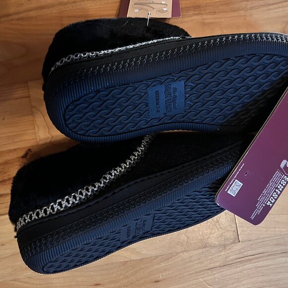 Muk Luks Black and Gray Women's Slippers Size 7/8/ Medium - Picture 6 of 6
